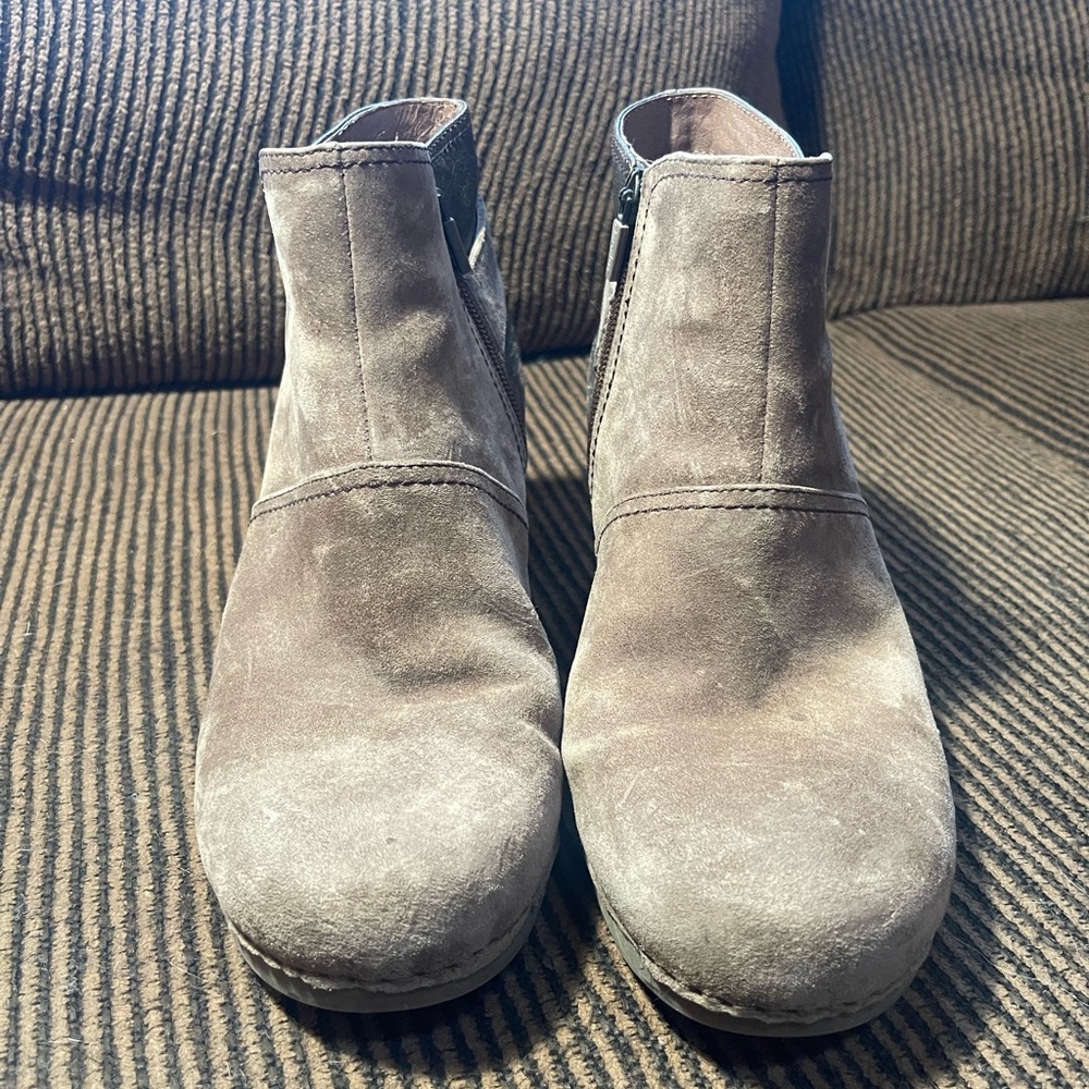 Dansko zipper heal clogs